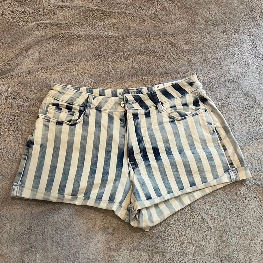 Arizona Jean Co Hi rise mom jeans size 11, NWT